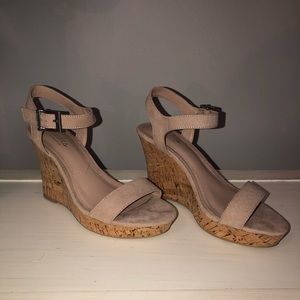 NWT Charles David Wedges